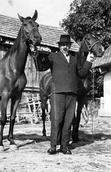 Gazda Juraj Valík s koňmi