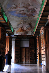 Z interiéru kláštorného knižnice
