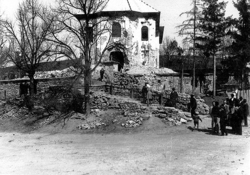 Kostol sv. Martina v Drienovci tesne po skončení 2. svetovej vojny