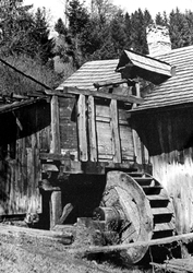 Typický medzevský hámor v päťdesiatych rokoch 20. storočia