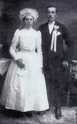 Svadobná fotografia z dvadsiatych rokov 20. storočia
