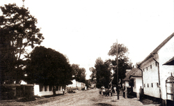 Časť obce na historickej fotografii spred roku 1918