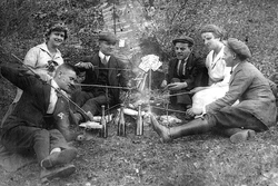 6 mladých obyvateľov obce Zádiel na pikniku v Zádielskej doline