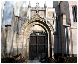 Južný portál kostola sv. Ducha v Moldave nad Bodvou