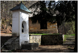 Prameň pitnej vody s kaplnkou a sochou sv. Jána Nepomuckého