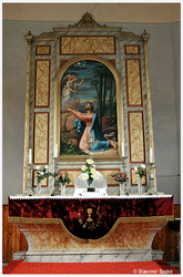 Oltár evanjelického kostola v Štóse