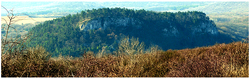 Pohľad na Jasovskú skalu z cesty smerom do Košíc